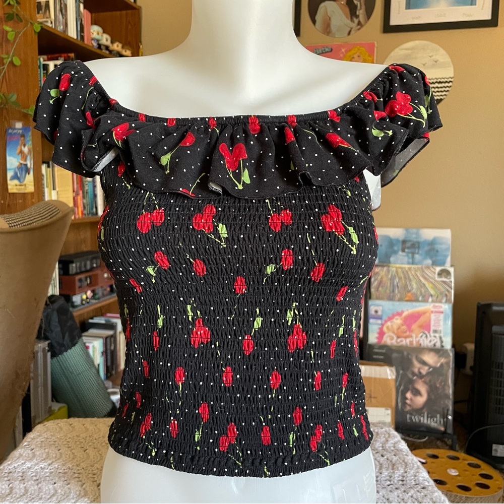 Black Cherry Print Crop Tank Top / Almost Famous / sz large